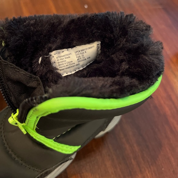 Winter Boots Size 6 Little Kid - Picture 2 of 5